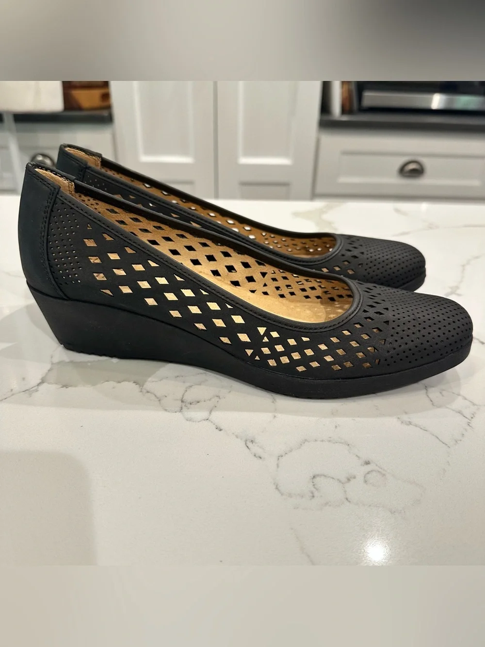 Naturalizer Brina Black Laser Cut Perforated Comfort Wedge Pump Shoes Women 10M